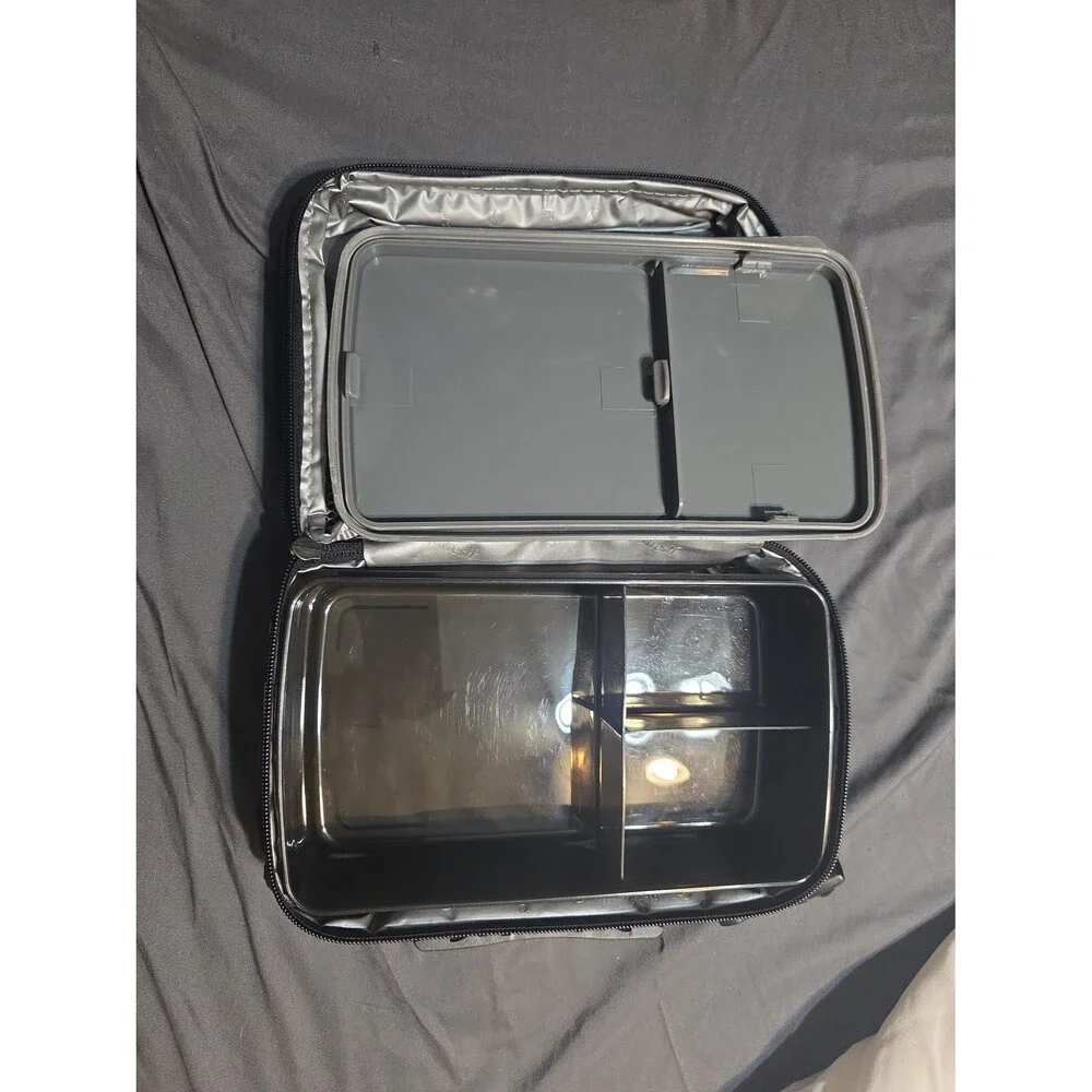 Fit and fresh camo lunchbox with sectioned Tupperware and lid!